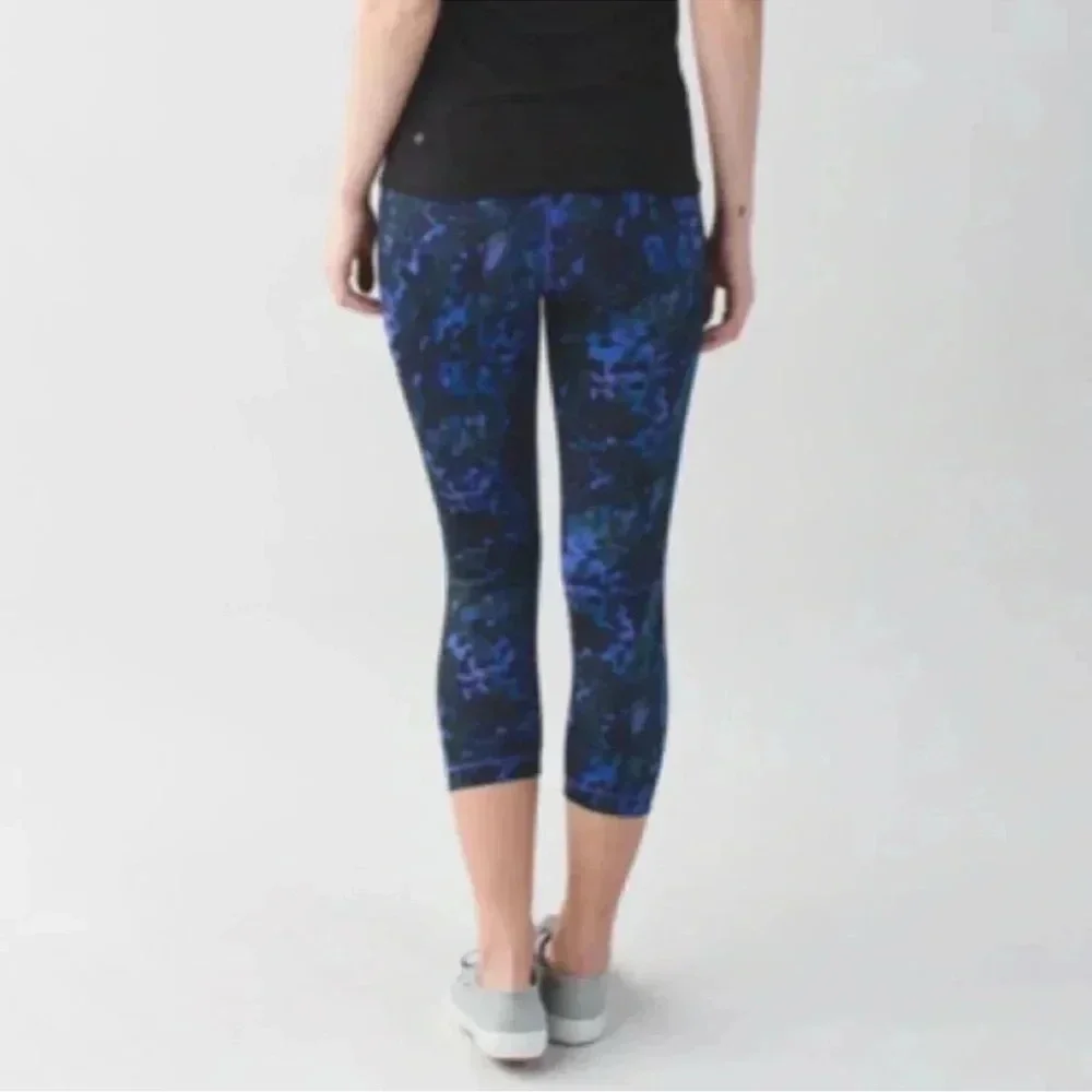 Lululemon Wunder Under Crop II Leggings 8 Yoga‎ Fitness Iris Flower Multi